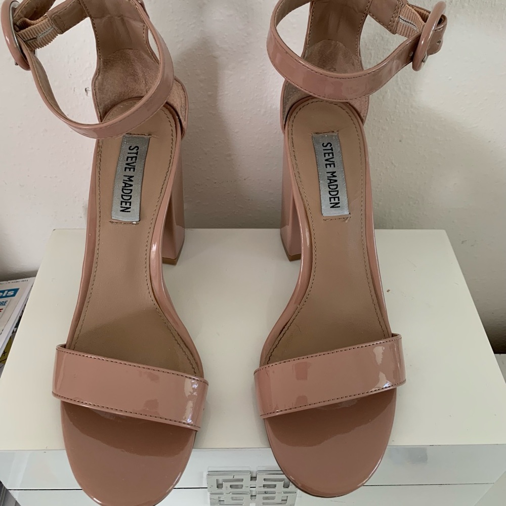 Beautiful sandals - Picture 2 of 3